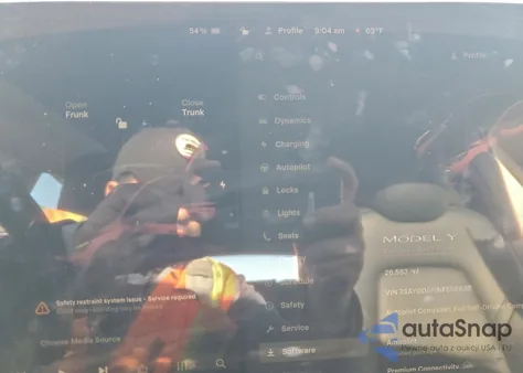 2022 Tesla Model Y z USA, uszkodzony, nr VIN 7SAYGDEF1NF558633